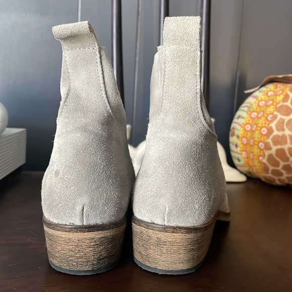 Ivylee Womens Grey Suede Split Front Pull On Low Heel Ankle 6.5 Booties - Picture 8 of 11